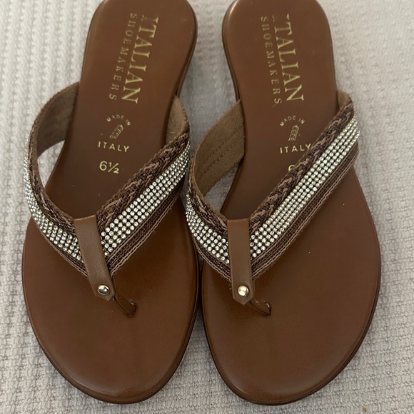 Italian Shoemakers Shoes - Italian Shoemakers Tan and Brown Sandals 6.5